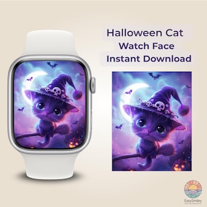 Könnte beinhalten: Ein digitales Zifferblatt mit einer lila Katze, die einen Hexenhut mit Totenkopfakzenten trägt, auf einem Besen vor einem mondbeschienenen Himmel mit Fledermäusen. Der Text lautet "Halloween Cat Watch Face Instant Download."