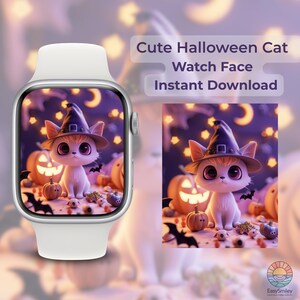 Könnte beinhalten: Eine weiße Smartwatch zeigt ein digitales Halloween-Zifferblatt. Das Bild zeigt eine weiße Katze mit Hexenhut, umgeben von Kürbissen, Fledermäusen und gruseliger Dekoration. Der Text lautet "Cute Halloween Cat Watch Face Instant Download."