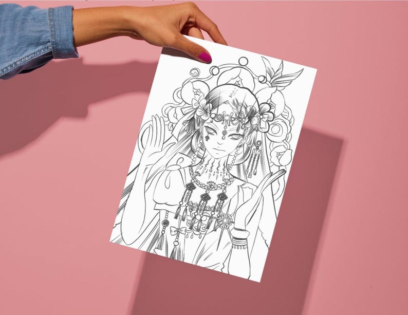 Peut inclure: Illustration en noir et blanc d'une femme orn&eacute;e de bijoux &eacute;labor&eacute;s et d'un coiffe floral. L'&oelig;uvre pr&eacute;sente des traits d&eacute;taill&eacute;s, avec le visage et la tenue de la femme comme point central. L'image est tenue sur un fond rose.