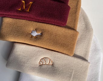 Personalized embroidered beanie – customized with your desired text or design – unisex winter hat gift