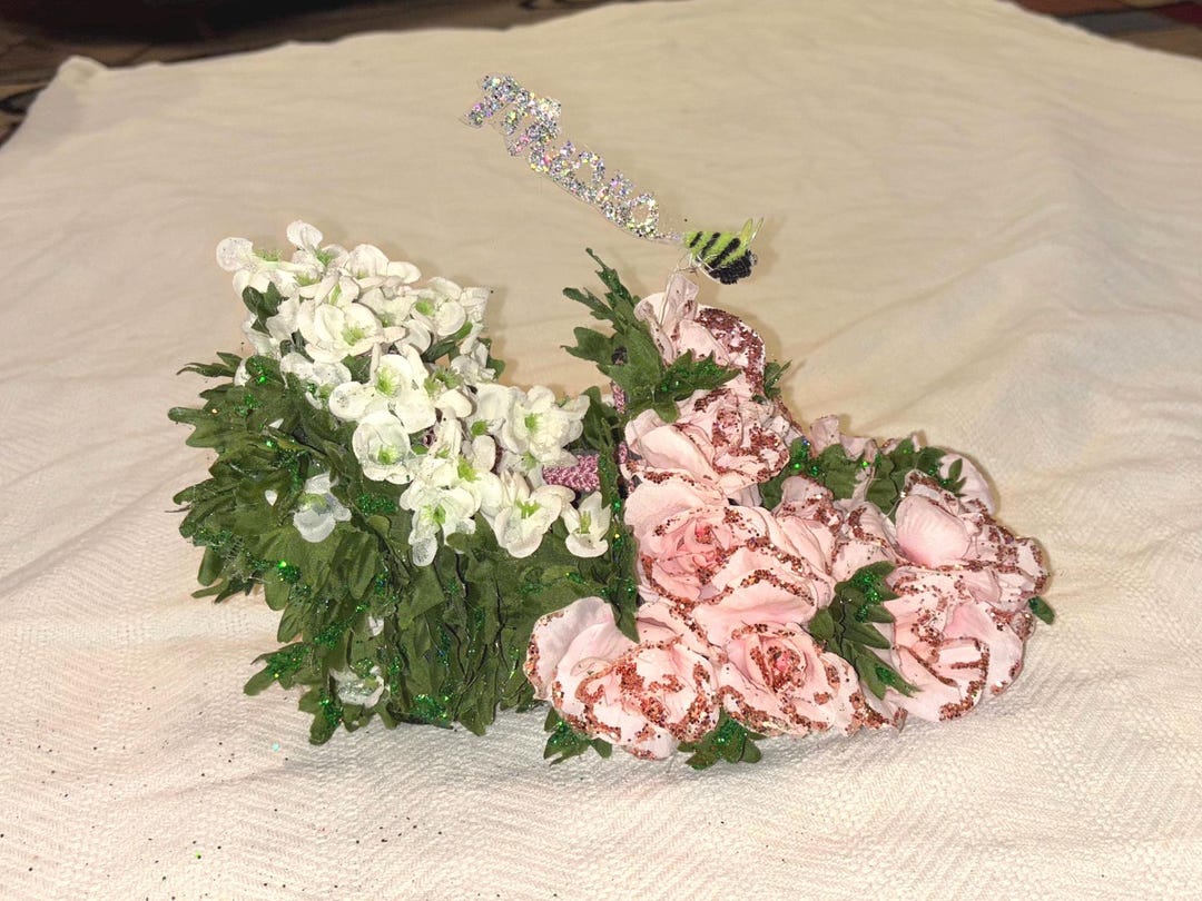 Krewe of Muses Throw Shoe, Pink Roses, Glitter Bee, Mardi Gras 2018 - Etsy