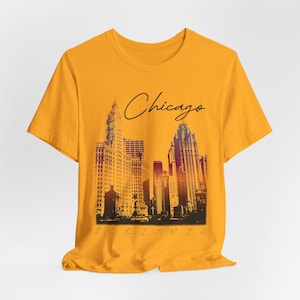 Chicago Graphic Tee, Unisex Chicago T-Shirt, Vintage Style Cityscape Shirt - Perfect Gift for Her!
