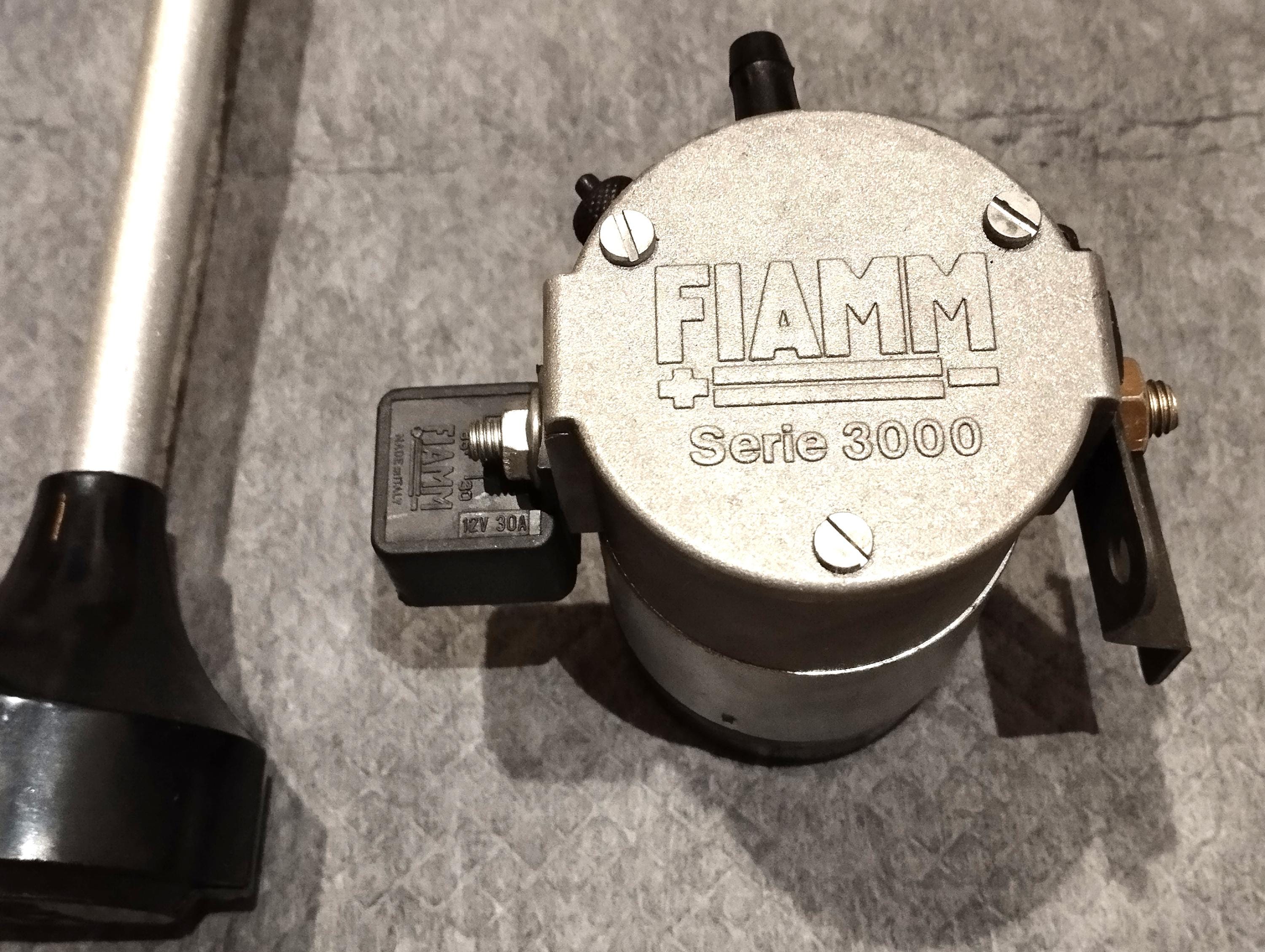 Fiamm エアホーン シリーズ 3000 デュアルトランペット 12V エア
