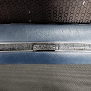 Mercedes W123 A1236800398 Blauw dashboardkastje deksel handschoenenkastje dashboard (OEM)