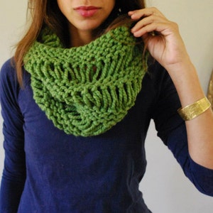 LICENSED Drop Stitch Cowl Pattern image 4