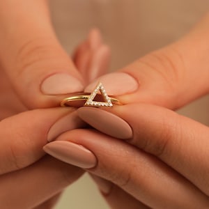 14K Gold Diamond Triangle Ring: Modern Geometric Fine Jewelry
