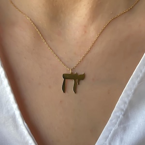 14K Gold Hebrew Chai Necklace: Elegant Jewish Jewelry Gift