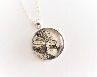 Collana pendente libro "Coniglio bianco" riciclata - Pagine da Alice le avventure nel paese delle meraviglie di Lewis Carroll - Regali bookish per gli amanti del libro