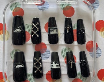 Uñas postizas góticas Junji Ito