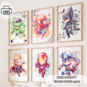 Peut inclure: Six impressions encadrées à l'aquarelle représentant des super-héros : Hulk, Spider-Man, Batman, Thor, Iron Man et Captain America. Chaque impression est encadrée dans du bois. Les impressions sont sur du papier glacé de haute qualité.