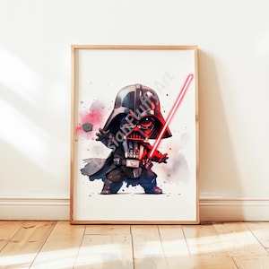 Op de afbeelding: Een ingelijste aquarelprint van een cartoon Darth Vader met een rood lichtzwaard. Het kunstwerk toont een chibi-achtig personage met een zwarte helm en cape, tegen een witte achtergrond met kleurrijke spetters. De lijst is lichtbruin.