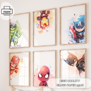 Könnte beinhalten: Sechs gerahmte Aquarelldrucke von Superheldenfiguren. Die Drucke zeigen Hulk, Iron Man, Captain America, Flash, Spiderman und Batman. Jeder Druck hat einen weißen Hintergrund mit bunten Aquarellspritzer.