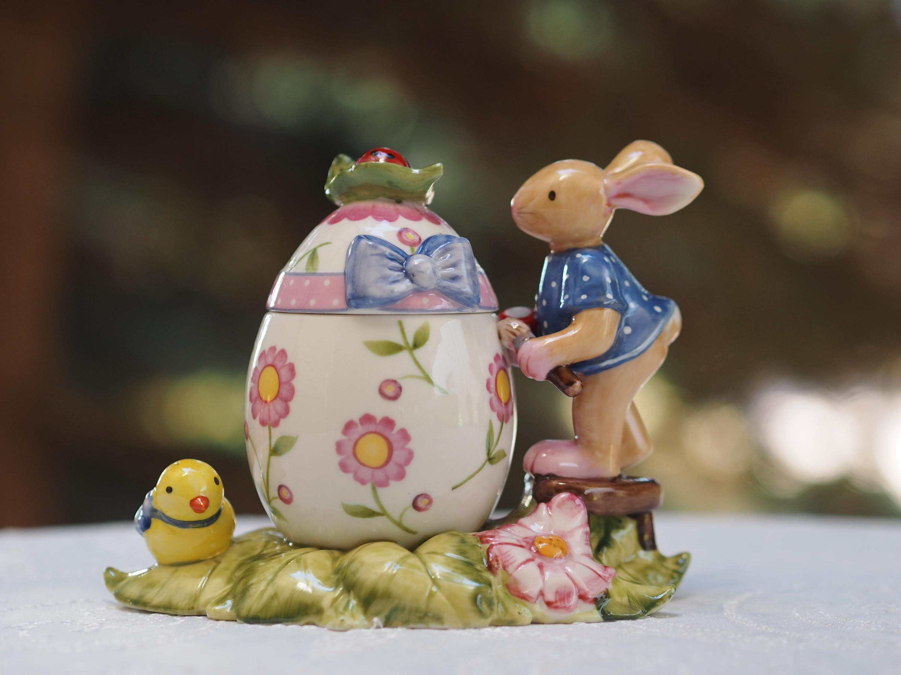 ビレロイ＆ボッホ バニーファミリー イースターエッグを持つウサギ｜蓋