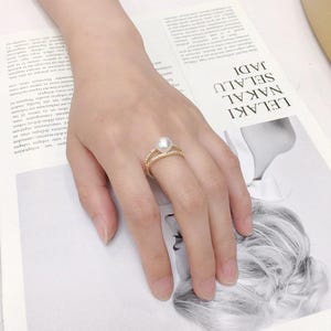 Natürlicher Perlenring mit Diamant, zierliche Goldperle Ring, minimalistische Verlobungsring, eleganter Perlenschmuck, zierlicher Brautring