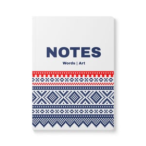 Puede incluir: Un cuaderno blanco con la palabra "NOTES" en azul marino y el texto "Words | Art" debajo. La mitad inferior presenta un patrón geométrico en rojo y azul marino.