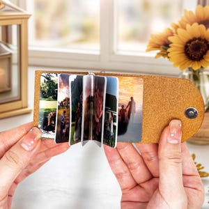 Miniálbum de fotos personalizado con llavero - Álbum de recuerdos de bolsillo de 4x6, miniálbum de fotos para aniversario, llavero universitario personalizado
