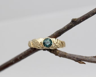 Anillo de zafiro de Montana en oro amarillo de 14 quilates con hojas, piedra de nacimiento de septiembre. Anillo de compromiso alternativo. Hecho a medida.