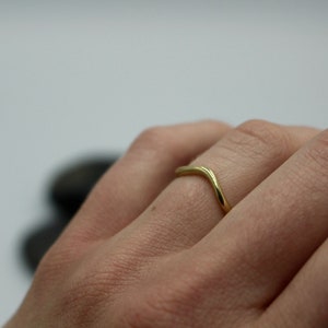 14k Yellow Gold Half-Round Contour Band image 2