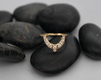 Anillo de bodas de oro contorneado y diamantes - Inspiración vintage, oro amarillo macizo de 14 quilates, diamantes naturales, anillo de oro curvado
