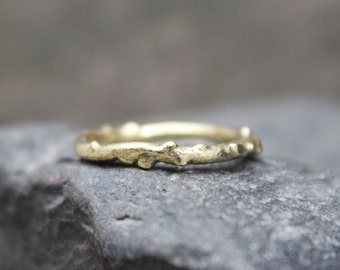 Anillo de rama de oro de 14 k - Anillo de oro apilable, anillo inspirado en la naturaleza, anillo inspirado en el bosque, anillo unisex