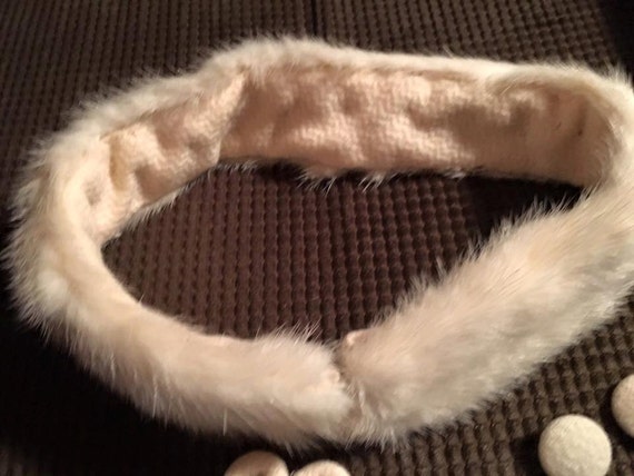 Vintage 1940s-50s Ivory  fur collar - two Ivory F… - image 2