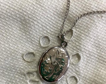 Vintage Sterling Silver Oval Locket Necklace