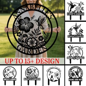 Puede incluir: Letrero de jardín de metal negro con un diseño floral y colibrí. El letrero dice "ANNABELLE'S GARDEN" en un marco circular. También se muestran letreros de jardín adicionales con varios nombres y diseños. Se muestra el texto "UP TO 15+ DESIGN".