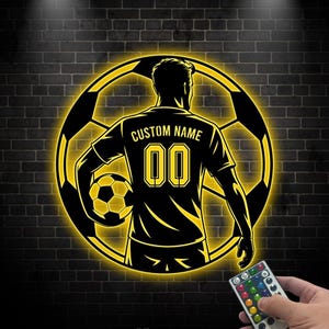 Art mural personnalisé en métal ballon de football lumière LED, décoration murale en métal ballon de football, nom de joueur de football, décoration football, cadeau football