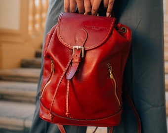 Chic Handmade Italian Leather Backpack - Women's Stylish Daypack for Travel- Full grain Leather Bag- Versatile Design- handcrafted leather