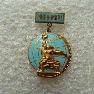 USSR Vintage badge pin. Peace to the world!