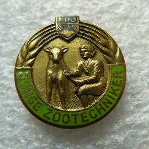 Badge rare GDR Young zootechnician. Komsomol of the GDR