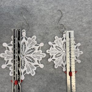 Vintage Christmas Snowflake White Lace Ornament Handmade Holiday Decoration Tree Hanging Keepsake Gift Idea Teacher Appreciation Present Winter Festive Decor Beautiful Home Display Traditional Design Heirloom Quality Intricate Pattern