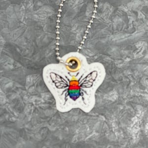 Rainbow Bee Keychain Bag Charm Purse Accessory Pride Gift Cute Embroidered Design Colorful Insect Backpack Decoration School Tag Tiny