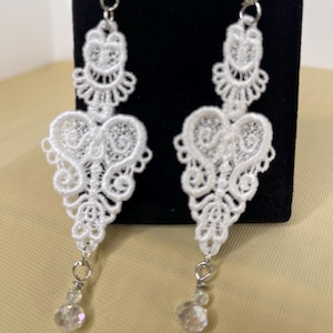 Witte kantoorbel Bruidssieraden Trouwdag Speciaal accessoire Elegant ontwerp Bloemmotief Vintage stijl Kristallen kralen Lichtgewicht