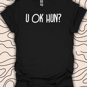 U OK Hun? Tシャツ - イギリスのスラングTシャツ - 楽しいイギリスの名言 - ユーモラスなギフト ユニセックス メンズ レディース シャツ 2635PC