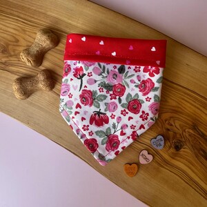 Valentines &quot;A Dozen Roses & In Love&quot; Reversible Snap on Dog Bandana