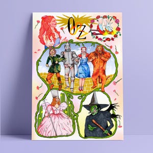 Peut inclure: Une illustration colorée des personnages du Magicien d'Oz. Dorothy, l'Épouvantail, l'Homme de Fer-Blanc, le Lion peureux, Glinda la bonne sorcière et la Méchante Sorcière de l'Ouest sont représentés dans un style fantaisiste. L'image comprend le mot "OZ" dans une police de caractères stylisée.