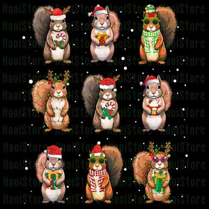 Può includere: Nove scoiattoli dei cartoni animati in abiti festivi. Indossano cappelli di Babbo Natale, occhiali da sole o corna di renna. Alcuni tengono regali o bastoncini di zucchero. Sfondo nero con fiocchi di neve bianchi.