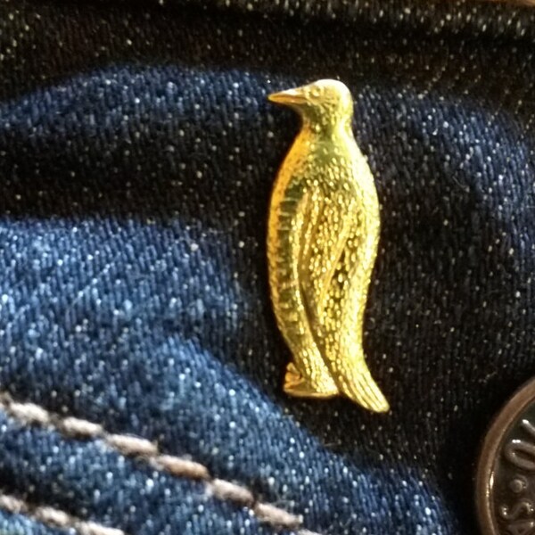 Vintage penguin pin, penguin lapel pin