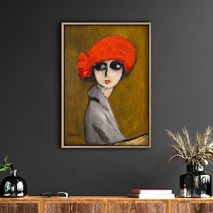 Può includere: Un dipinto di una donna con un cappello rosso e un cappotto grigio. Lo sfondo è di colore giallo-verde.