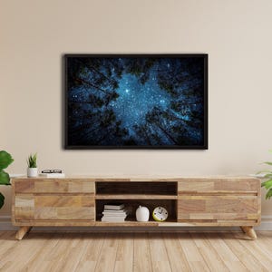 Sternenklare Nacht, Nachthimmel Milchstraße über Bäumen Wald Natur Landschaft Sterne Fotografie eingewickelt Leinwand Druck Wand Kunst Büro Dekor Wohnkultur