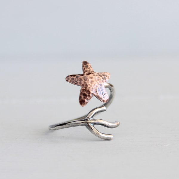 Anello regolabile in rame con stella marina e ramo di corallo, gioiello nautico a forma di stella marina, realizzato su ordinazione, gioielli oceanici