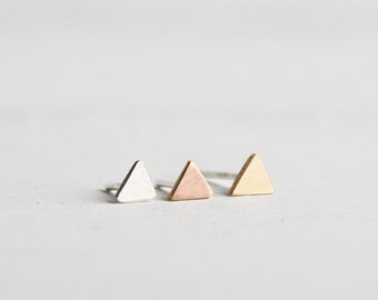 Tragus earring, Triangle Tragus 4-5mm earring, Obtuse triangle earring, minimalist earring, tiny triangle stud, Tragus Jewelry