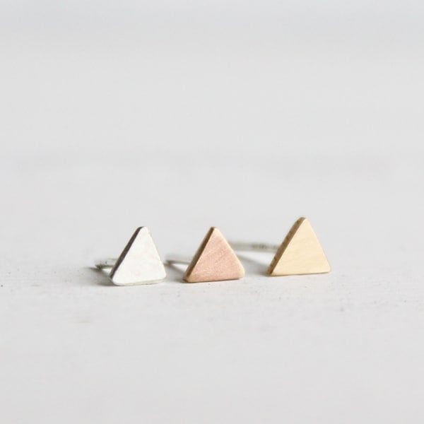 Tragus earring, Triangle Tragus 4-5mm earring, Obtuse triangle earring, minimalist earring, tiny triangle stud, Tragus Jewelry