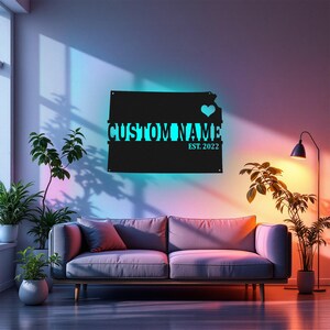 Arte de pared de metal con mapa de Kansas personalizado y luz LED, letrero con el nombre del estado de Kansas personalizado para decorar la habitación, decoración LED de metal con el nombre "Nacido en Kansas"