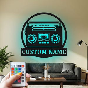 Arte de pared de metal con radio retro personalizada: Letrero con nombre personalizado con LED