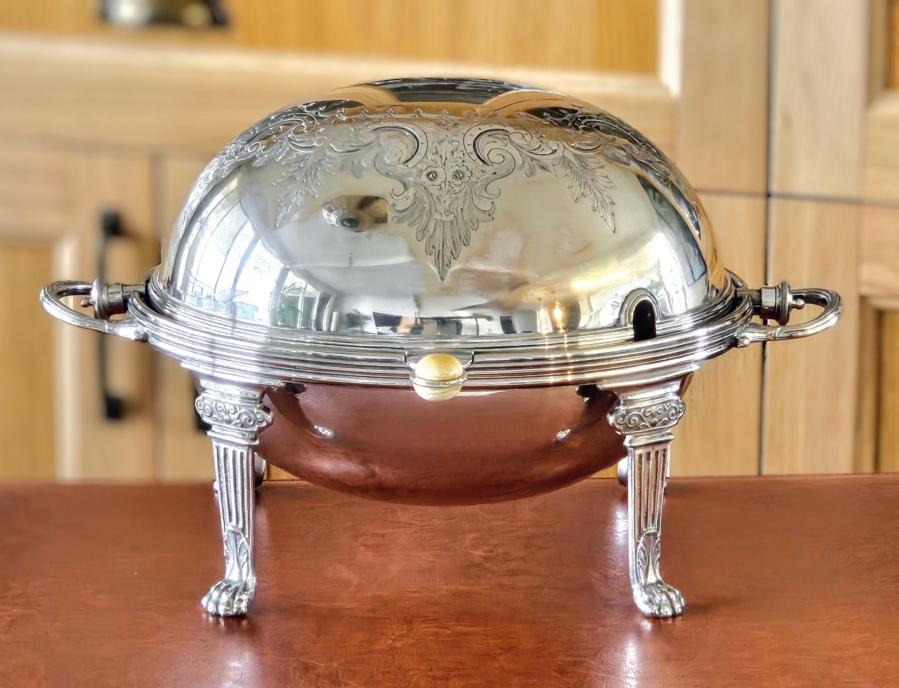 Assiette ou plat armorié en argent massif par Odiot | GSLR Antiques