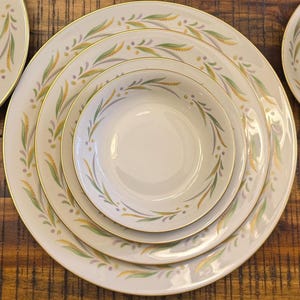 Juego de porcelana vintage Embassy USA: hojas florales y detalles dorados, para 2/4 personas