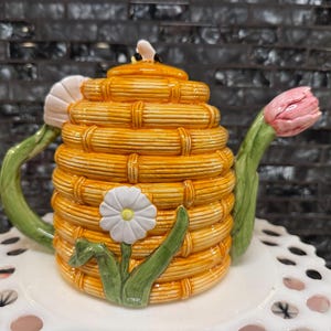 Vintage bikupetekanna med bilock och tulpanpip | Cottagecore | Honeybee Garden