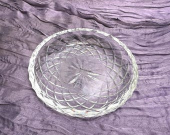 Vintage Clear Pressed Glass Salad Bowls – Diamond Cut Pattern – Sunburst Base Tableware Set